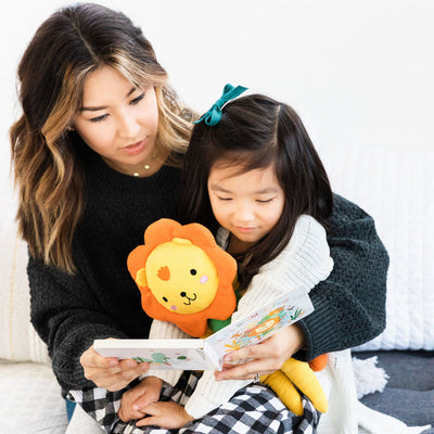 Pearhead's lion plush/book set