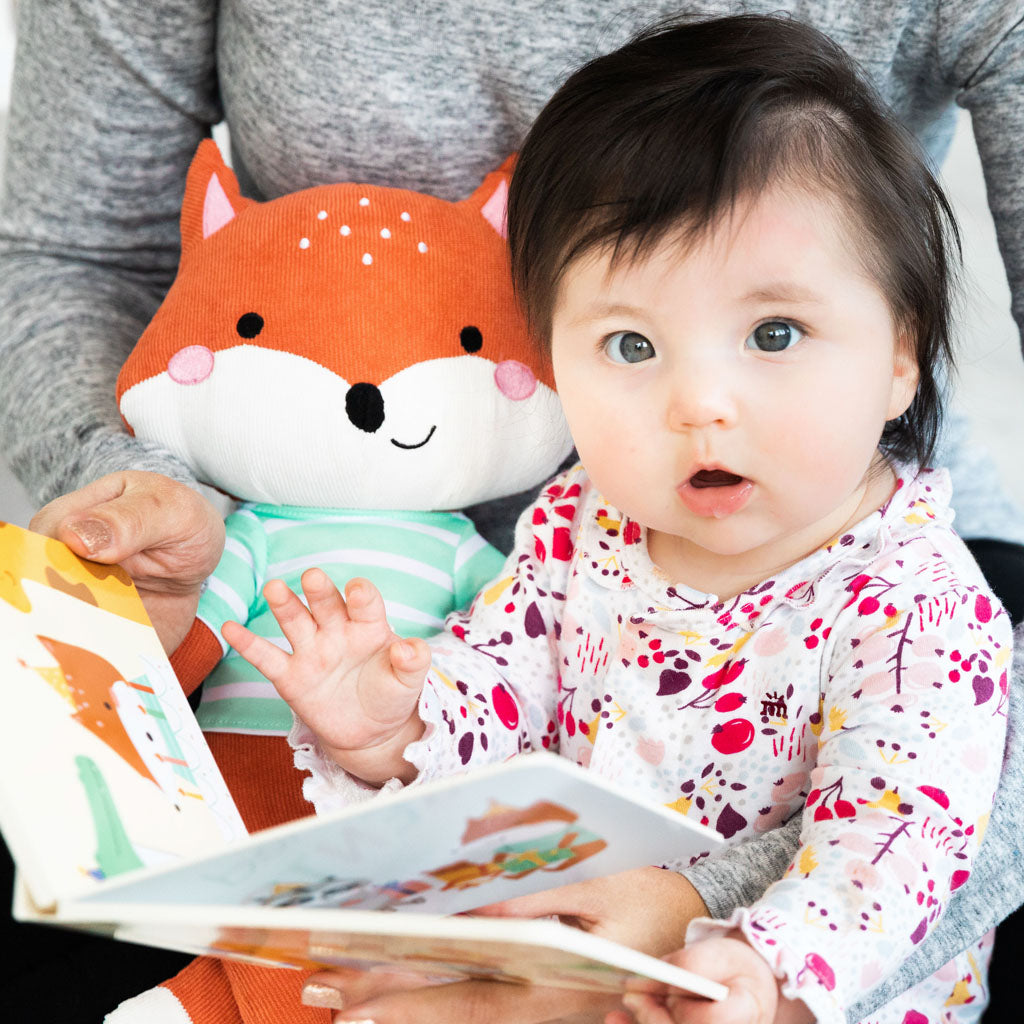 Pearhead's fox plush/book set