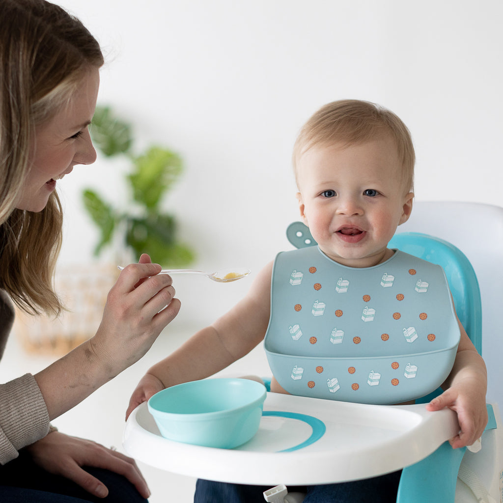 Busy Baby Bungee Bib & Utensil Set Pewter