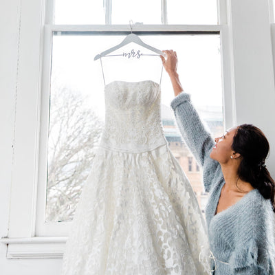 Pearhead's wedding dress hanger